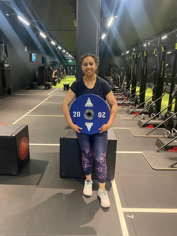 Simran holding the weight she lost